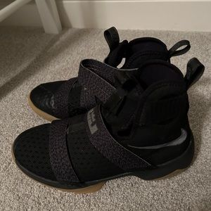Nike Lebron Soldier X Size 7Y